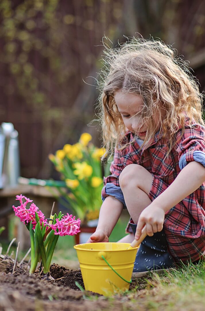 5 Montessori Spring Activities for Children Aged 1 to 5